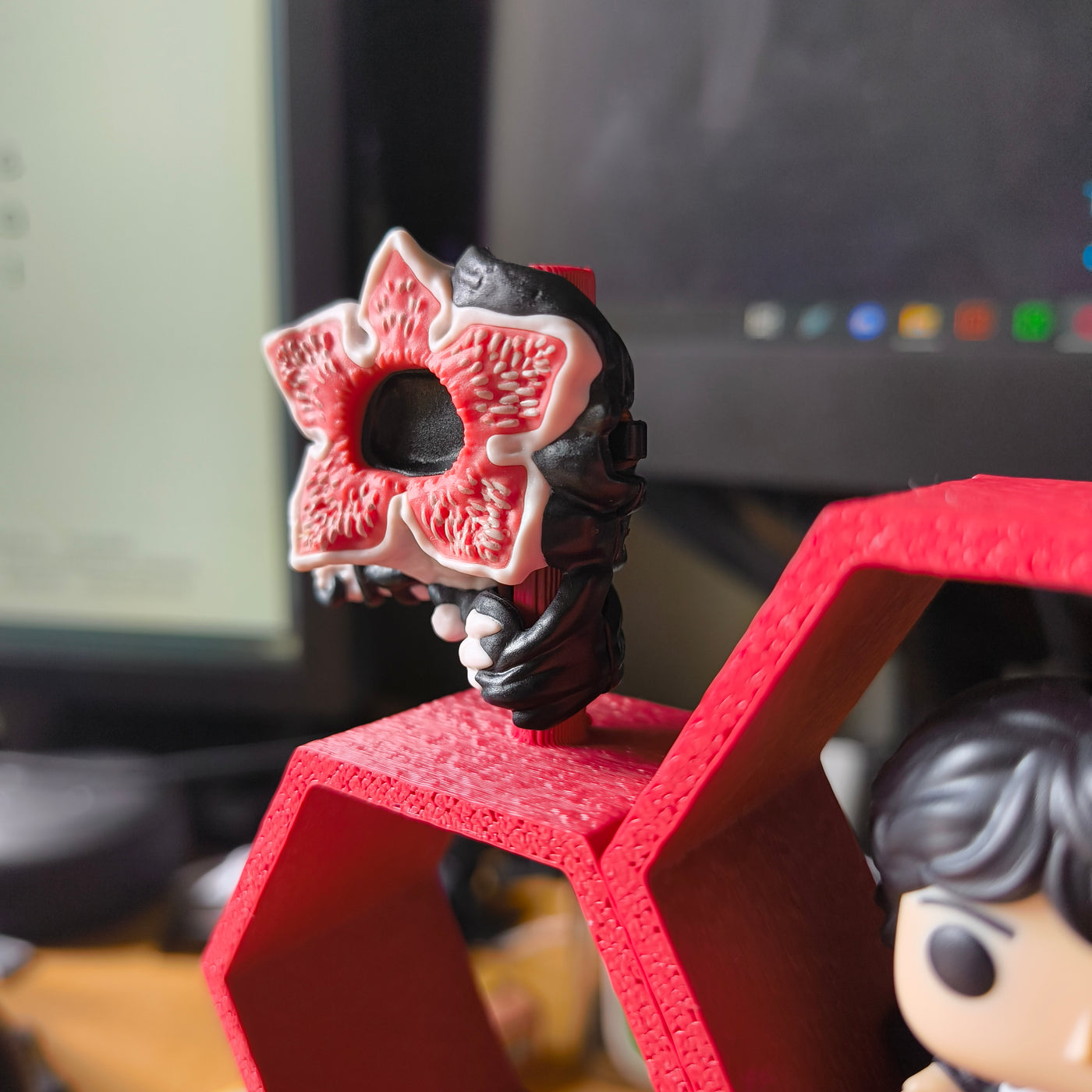 Expositor Stranger Things para figuras mini Funko de Kinder Joy