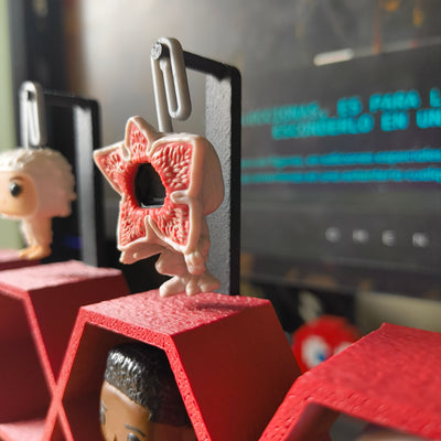 Expositor Stranger Things para figuras mini Funko de Kinder Joy