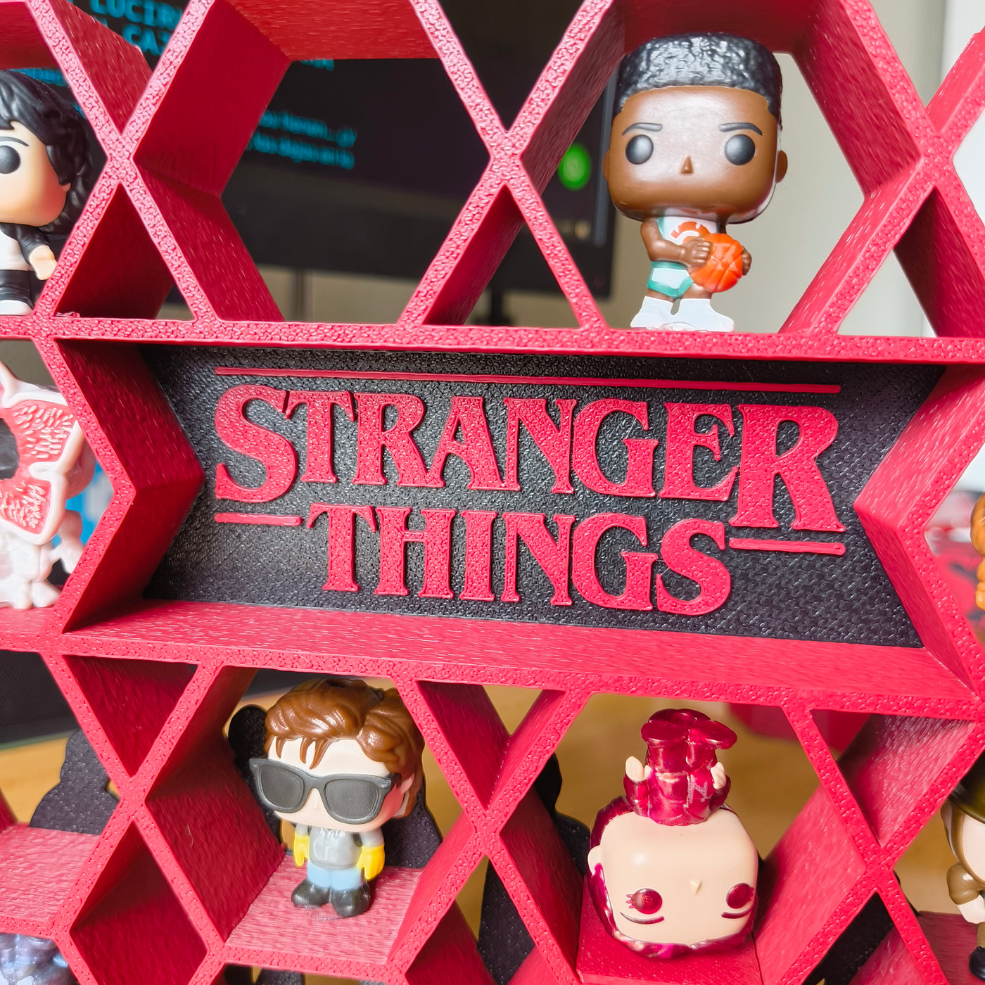 Expositor Stranger Things para figuras mini Funko de Kinder Joy